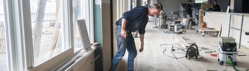 Houten vloeren schuren in Zoetermeer, de Vloerderij doet dat voor scherpe prijzen. 